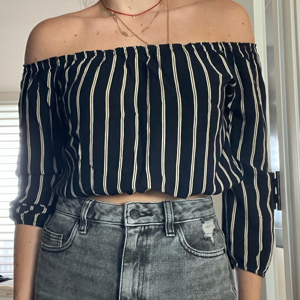BRANDY MELVILLE off-the-shoulder striped top